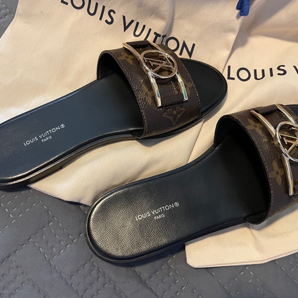 Louis Vuitton brand new authentic Lock it Flat mules sands - Picture 1 of 8